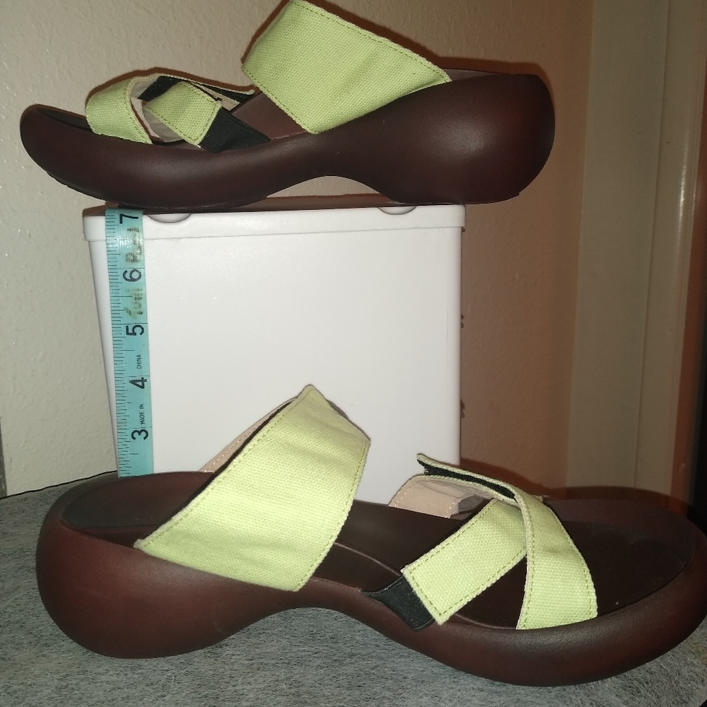 Clog sandals